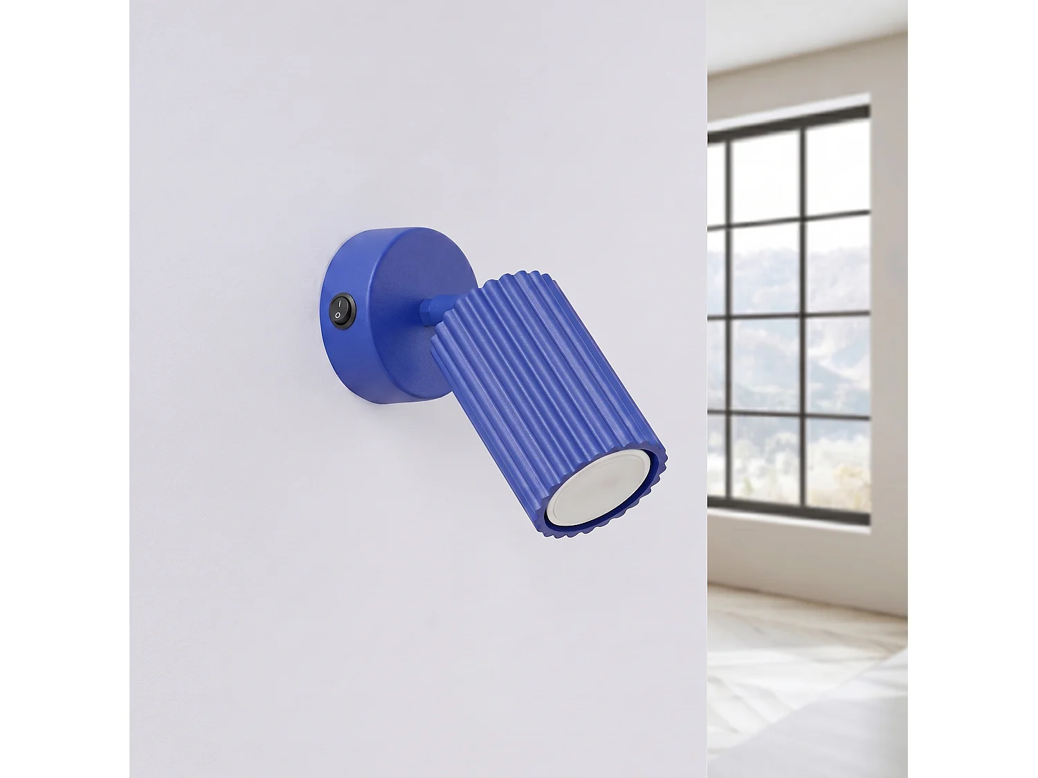 Applique minimaliste en aluminium - 1 sources lumineuses - L.8 x H.16 cm - outremer