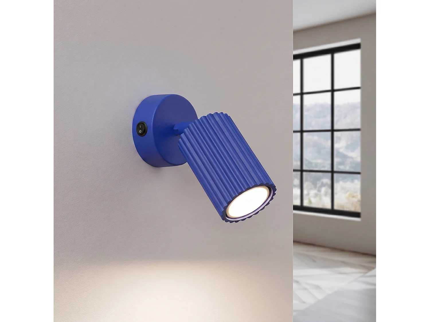 Applique minimaliste en aluminium - 1 sources lumineuses - L.8 x H.16 cm - outremer