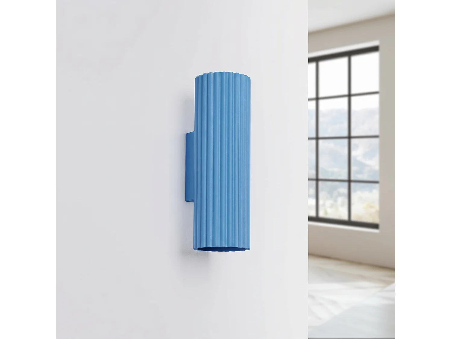 Applique minimaliste en aluminium - 2 sources lumineuses - L.6,5 x H.20 cm - bleu clair