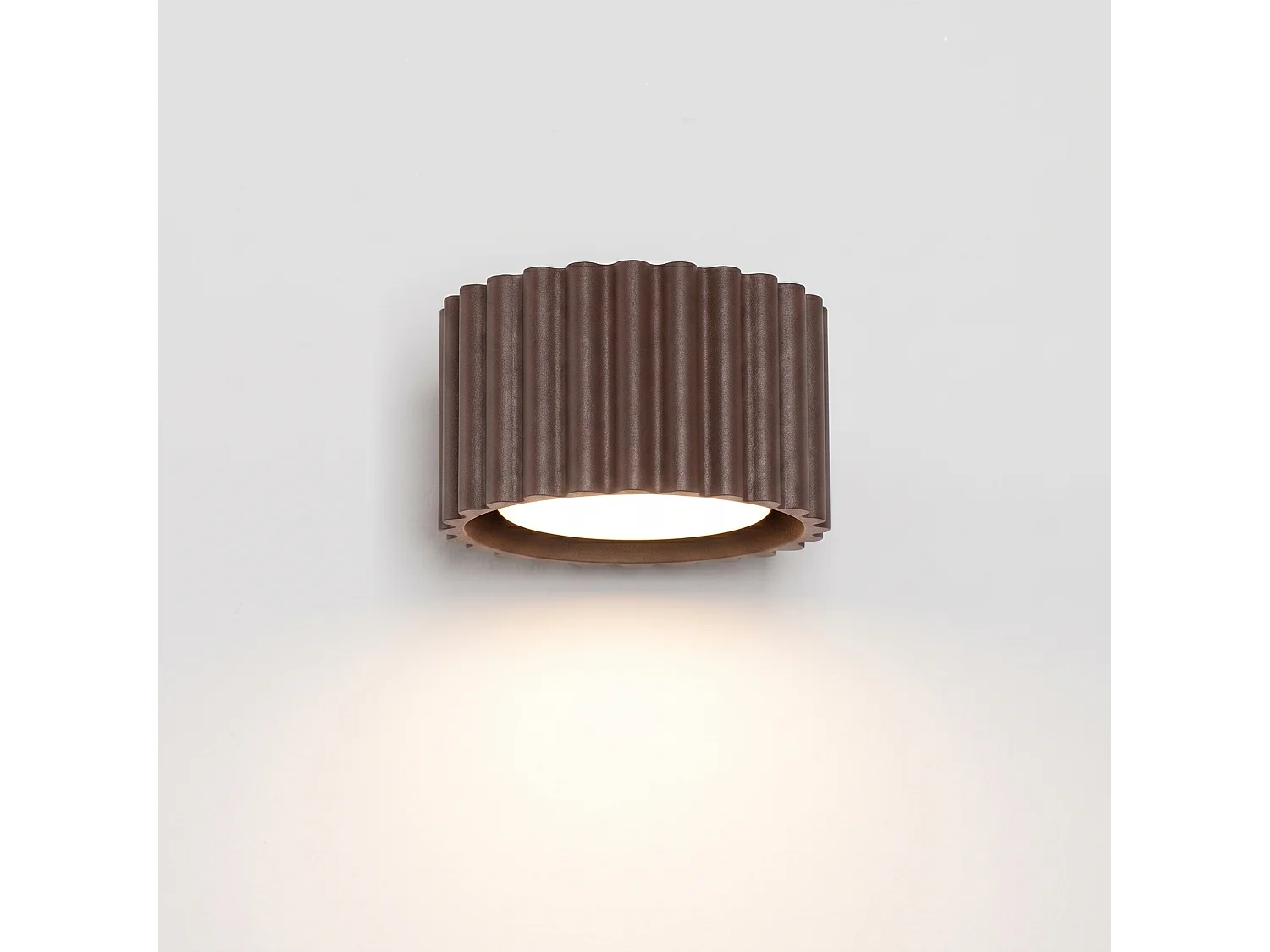 Applique minimaliste en aluminium - 1 sources lumineuses - L.10 x H.6 cm - marron