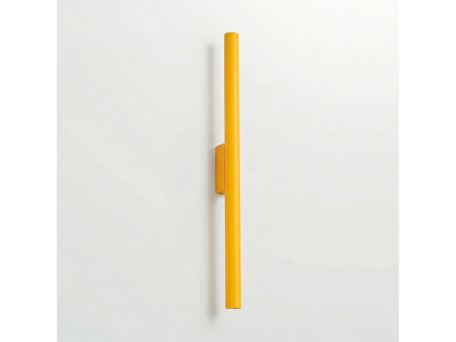 Applique moderne en acier - 2 sources lumineuses - L.2,5 x H.50 cm - jaune