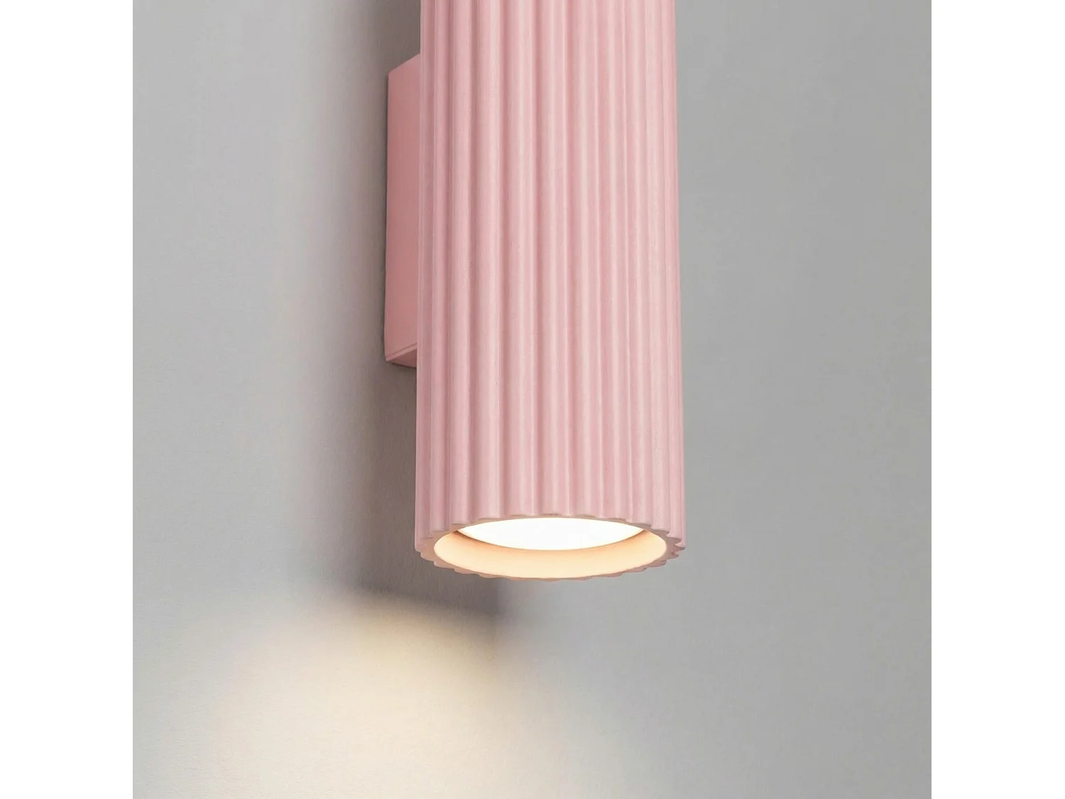 Applique minimaliste en aluminium - 2 sources lumineuses - L.6,5 x H.20 cm - rose