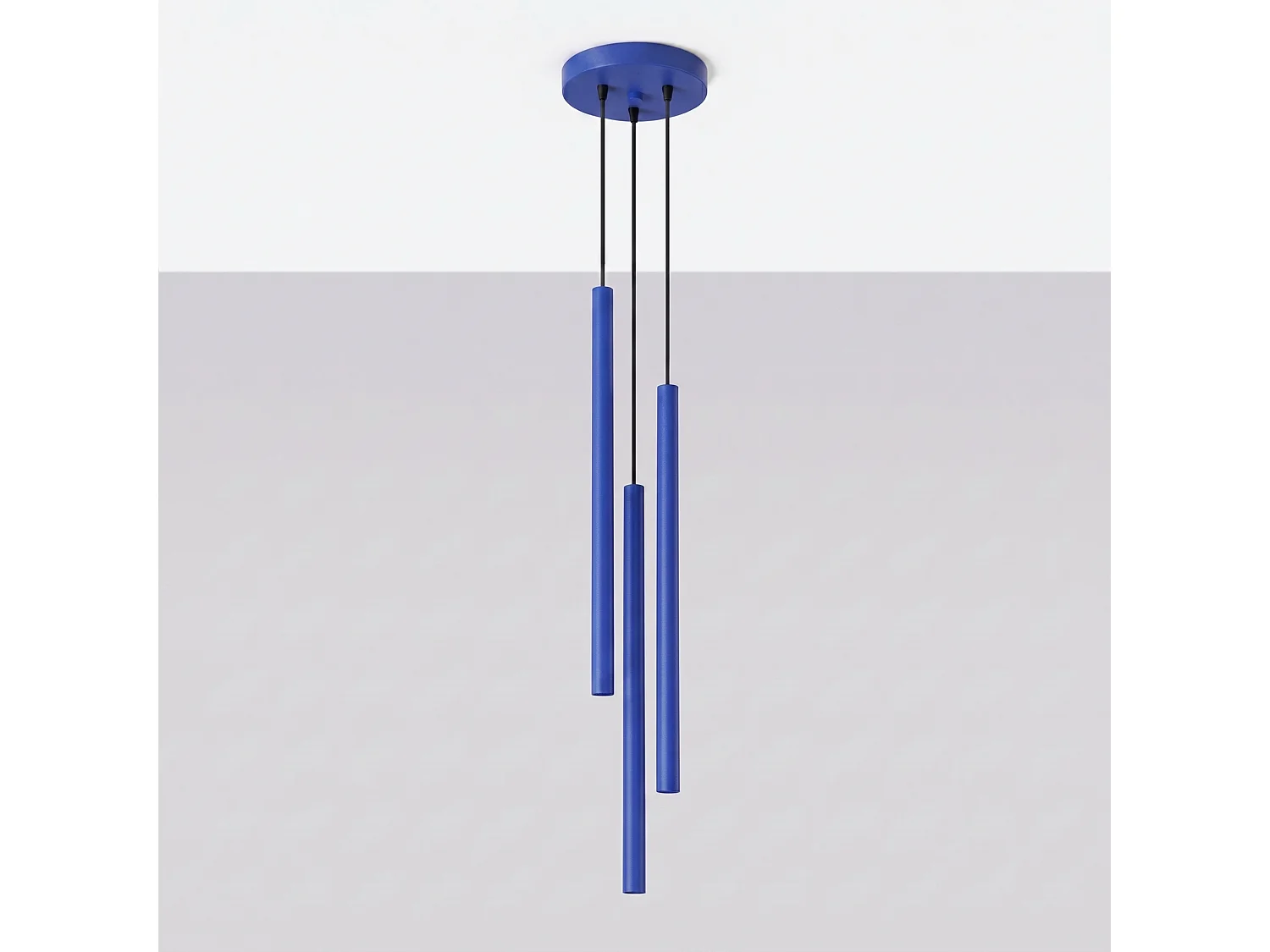 Lampe suspendue moderne en acier - 3 sources lumineuses - L.19,5 x H.115 cm - outremer