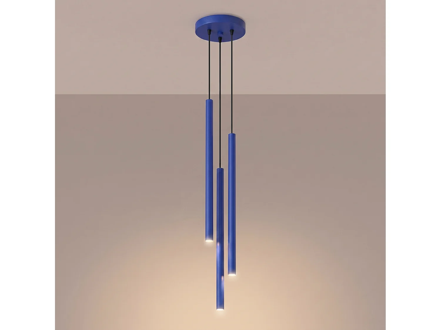 Lampe suspendue moderne en acier - 3 sources lumineuses - L.19,5 x H.115 cm - outremer
