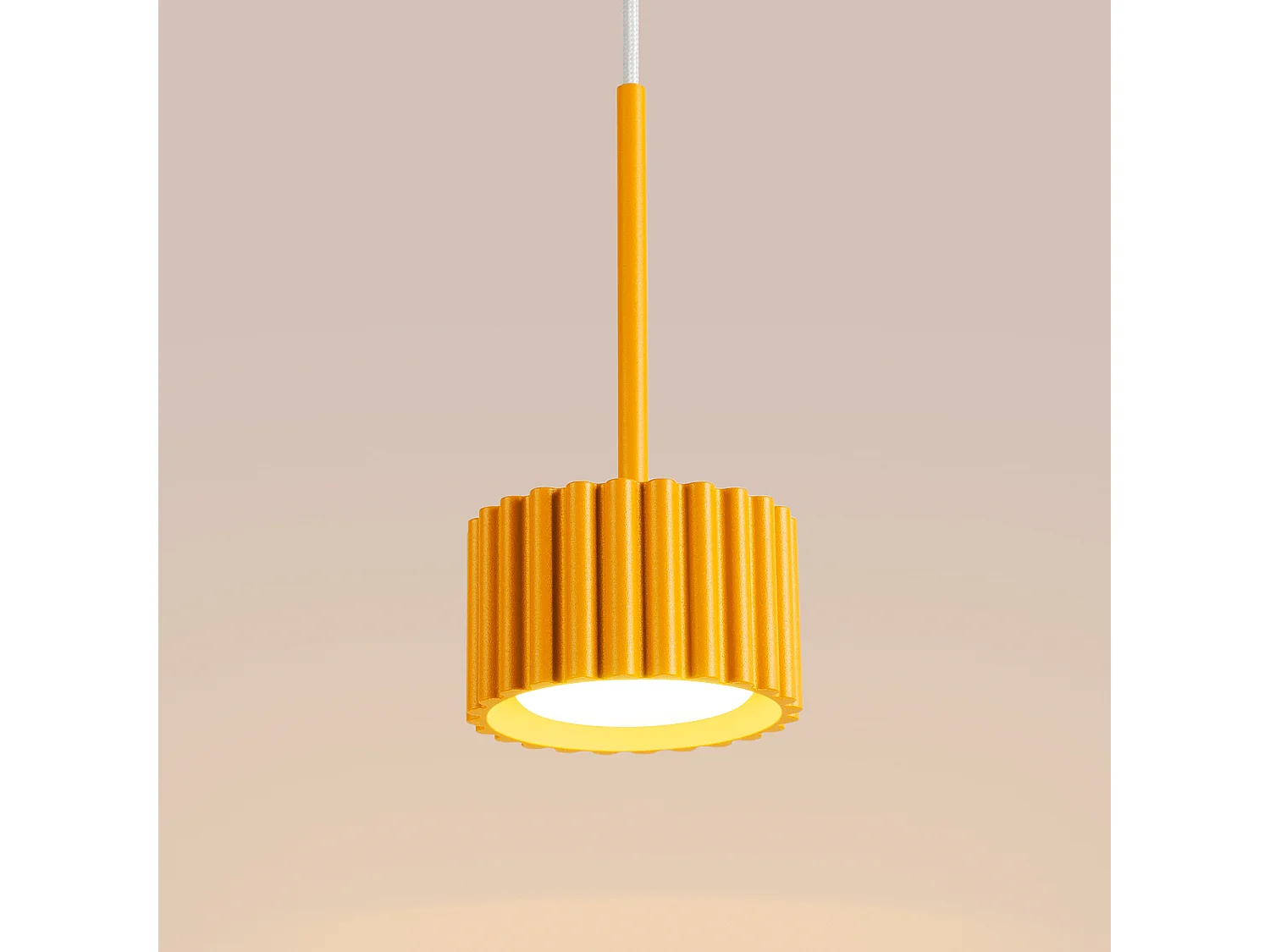 Lampe suspendue minimaliste en aluminium - 1 sources lumineuses - L.10 x H.125 cm - jaune