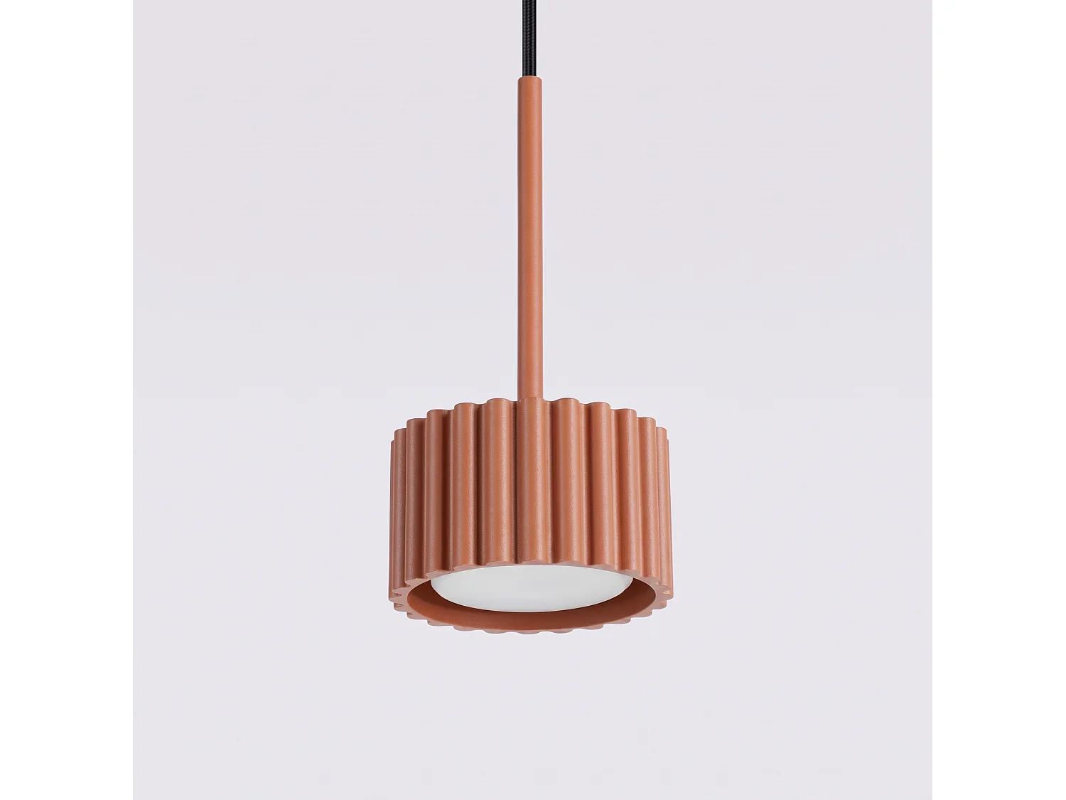 Lampes suspendues AURA minimaliste en aluminium - 1 sources lumineuses - L.10 x H.125 cm - ocre rouge