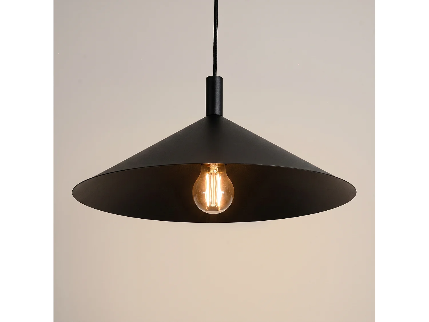 Lampes suspendues NOX moderne en acier - 1 sources lumineuses - L.40 x H.135 cm - noir