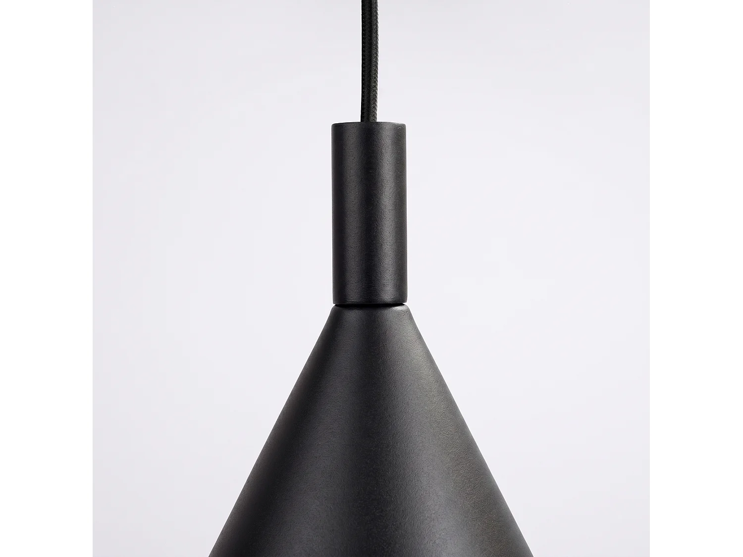 Lampes suspendues NOX moderne en acier - 1 sources lumineuses - L.24,5 x H.140 cm - noir