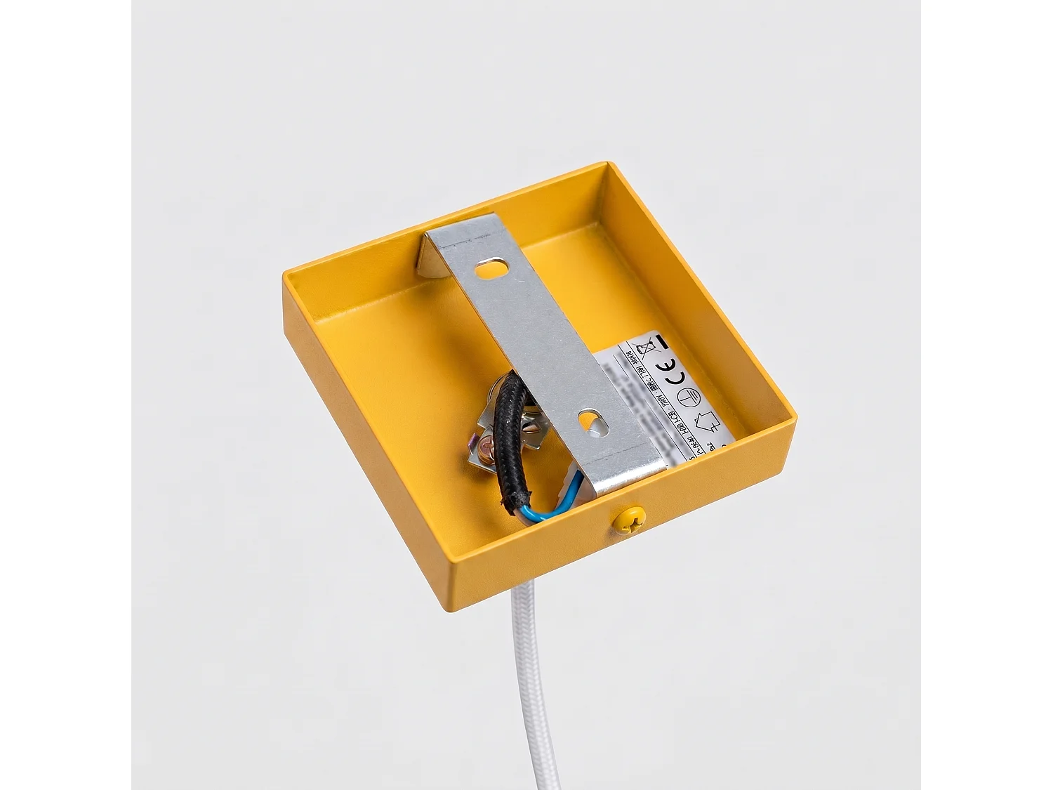 Lampe suspendue minimaliste en aluminium - 1 sources lumineuses - L.8 x H.118 cm - jaune