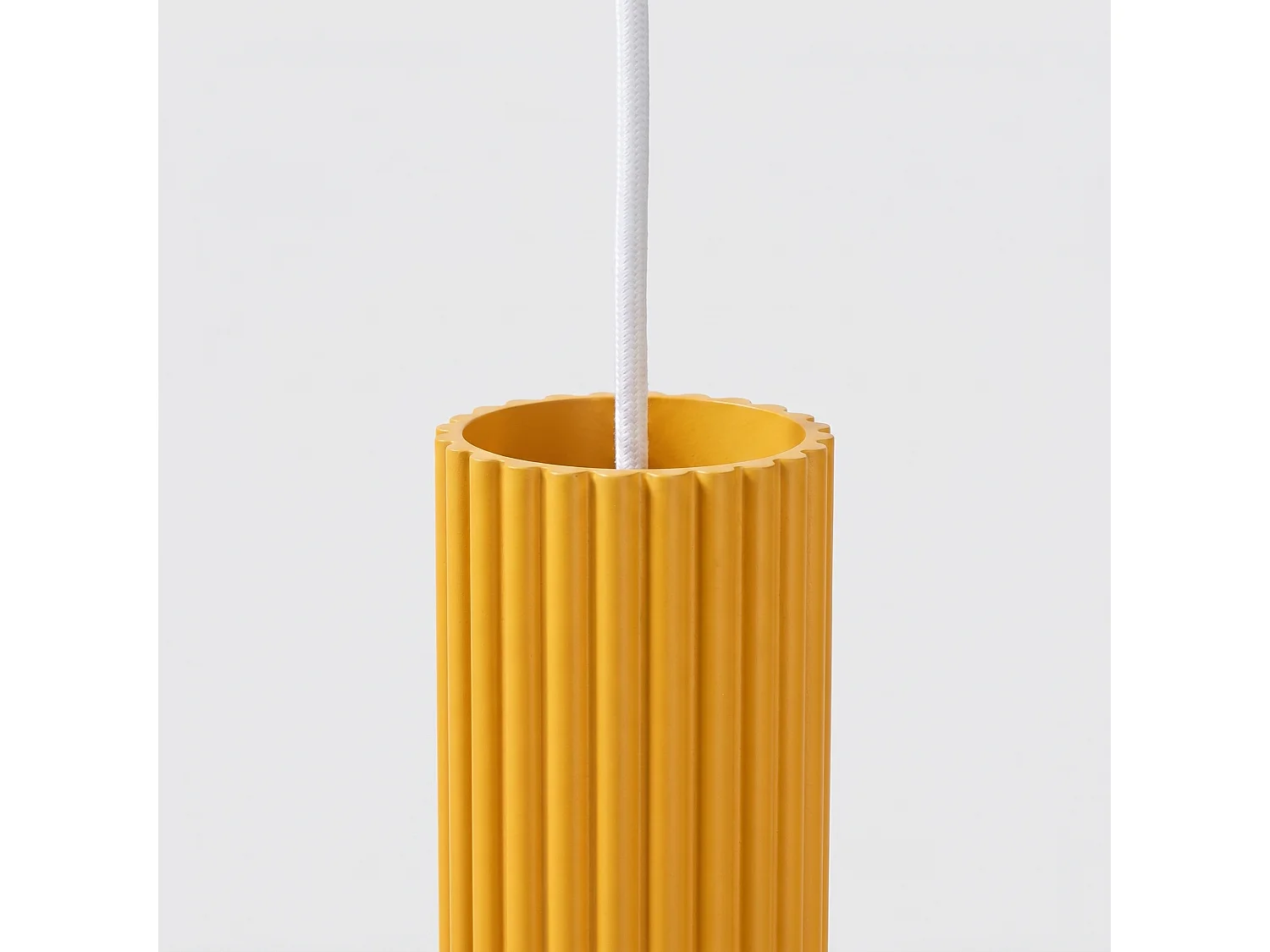 Lampe suspendue minimaliste en aluminium - 1 sources lumineuses - L.8 x H.118 cm - jaune