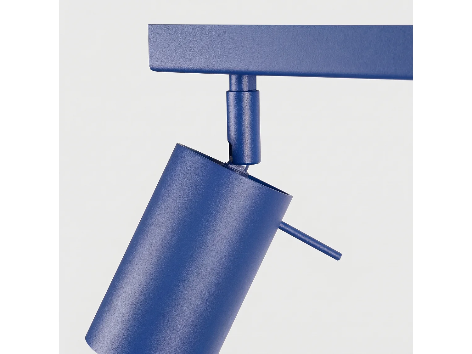 Plafonnier moderne en acier - 6 sources lumineuses - L.118 x H.16 cm - outremer
