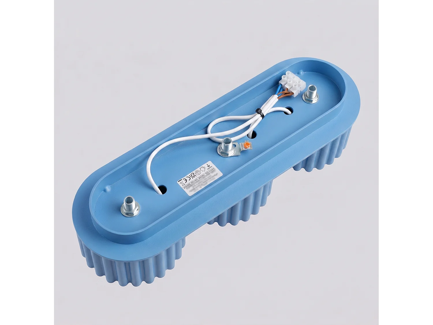 Plafonnier minimaliste en aluminium - 3 sources lumineuses - L.32,5 x H.8 cm - bleu clair