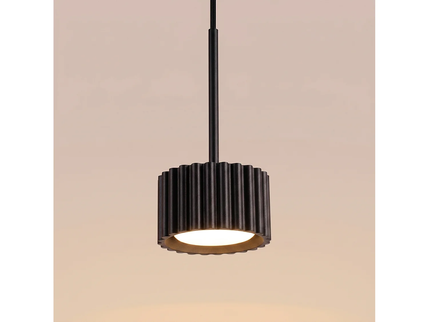 Lampe suspendue minimaliste en aluminium - 1 sources lumineuses - L.10 x H.125 cm - noir