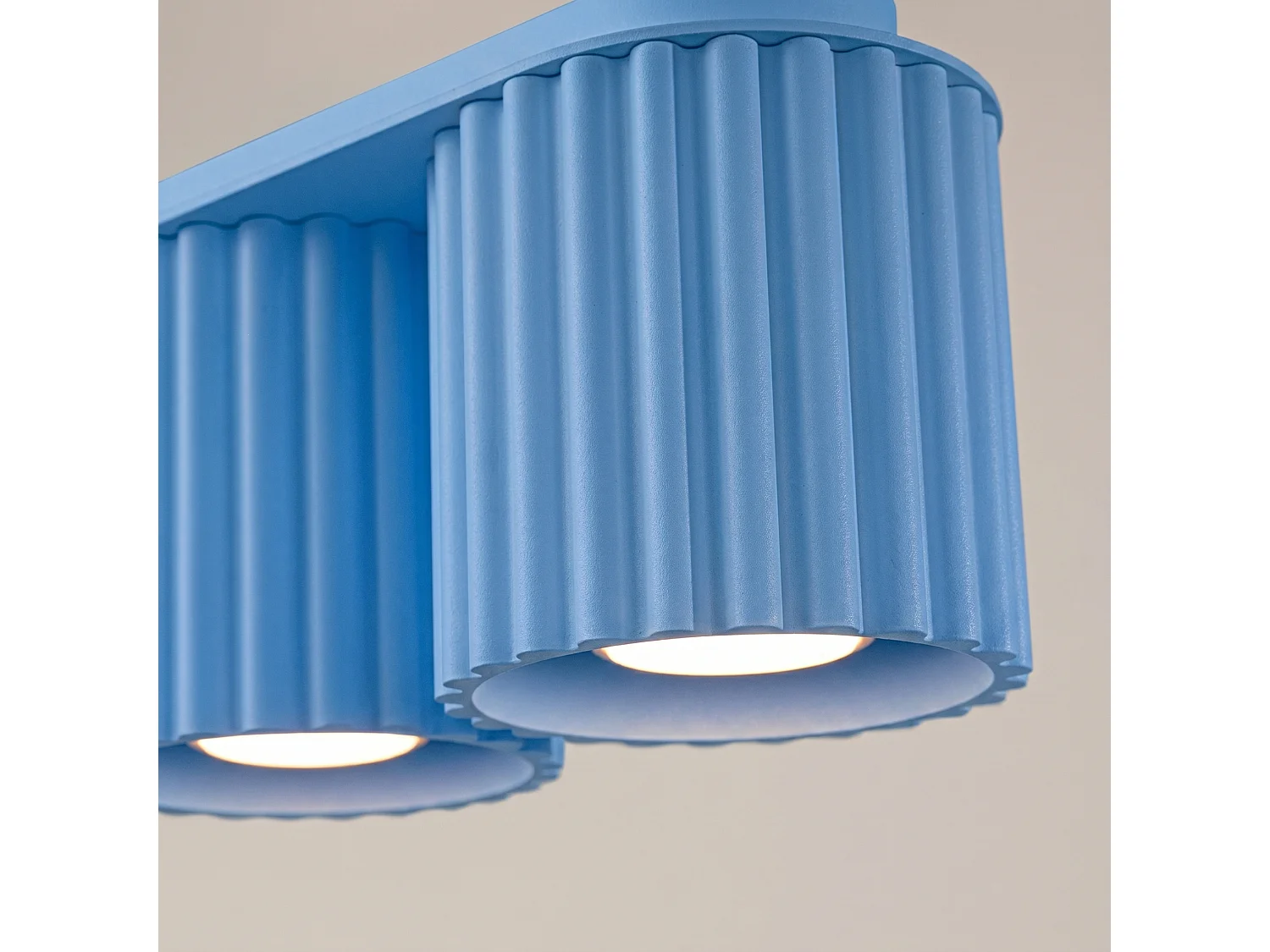 Plafonnier minimaliste en aluminium - 2 sources lumineuses - L.21 x H.12 cm - bleu clair
