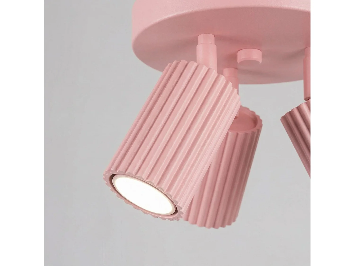 Plafonnier minimaliste en aluminium - 3 sources lumineuses - L.19,5 x H.18 cm - rose