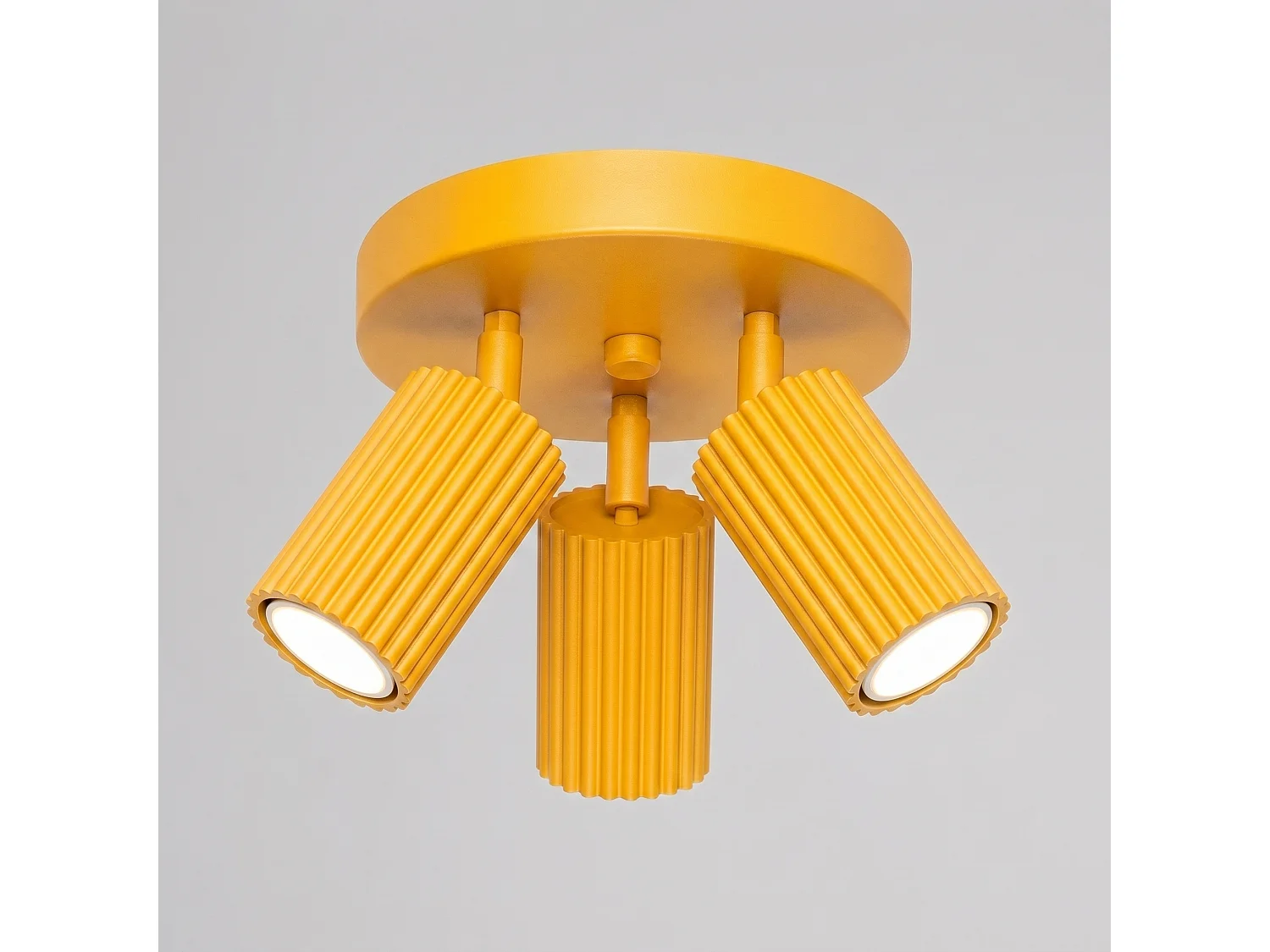 Plafonnier minimaliste en aluminium - 3 sources lumineuses - L.19,5 x H.18 cm - jaune