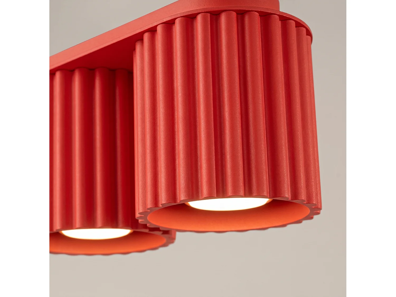 Plafonnier minimaliste en aluminium - 2 sources lumineuses - L.21 x H.12 cm - rouge