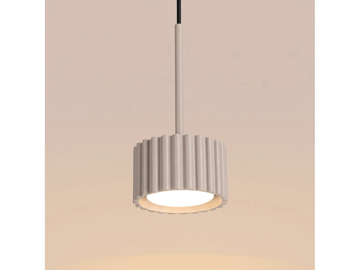Lampe suspendue minimaliste en aluminium - 1 sources lumineuses - L.10 x H.125 cm - taupe