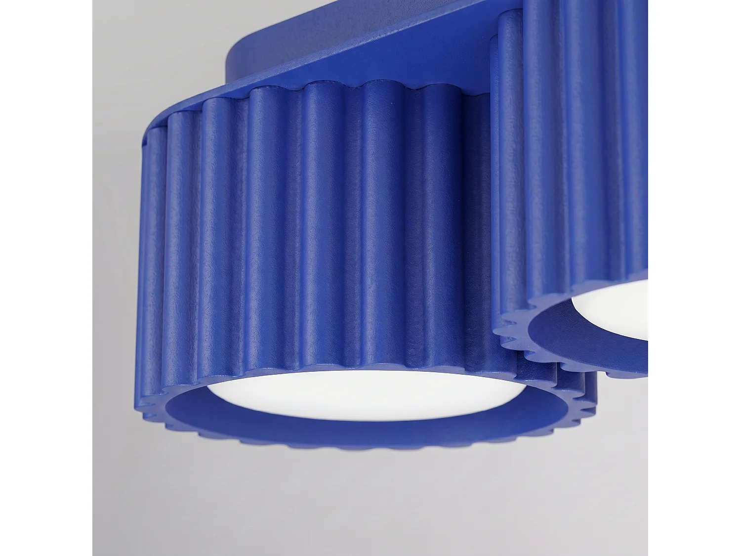 Plafonnier minimaliste en aluminium - 3 sources lumineuses - L.32,5 x H.8 cm - outremer