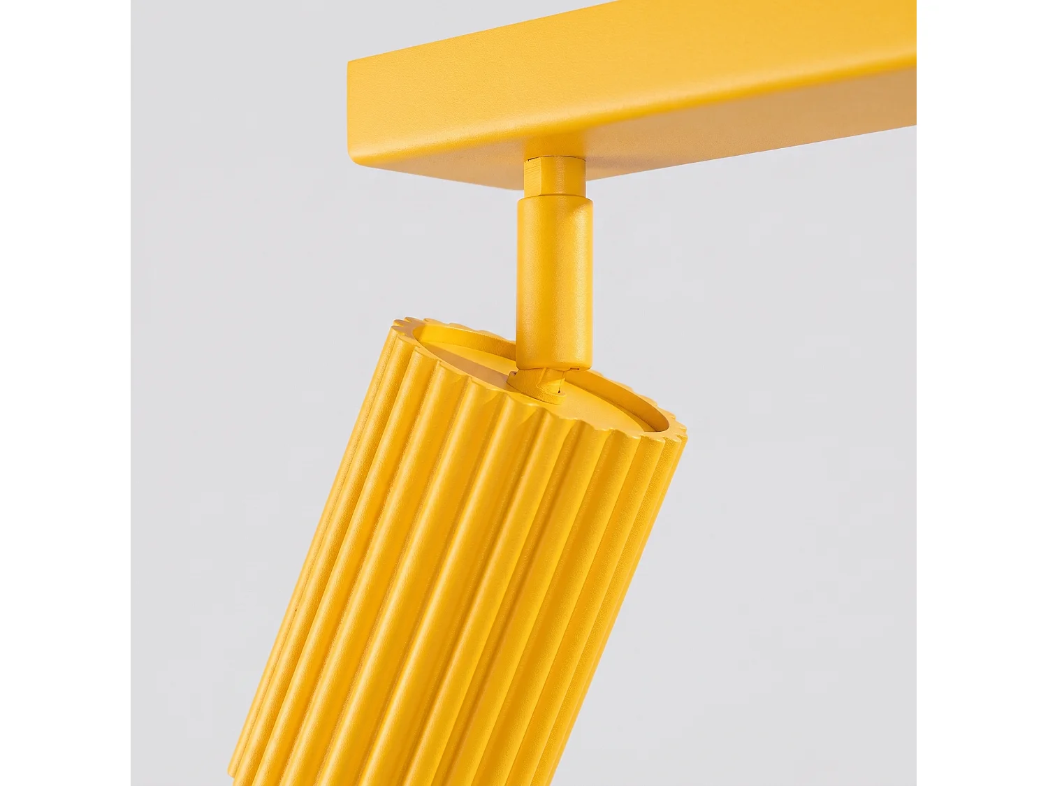 Plafonnier minimaliste en aluminium - 4 sources lumineuses - L.81 x H.16,5 cm - jaune