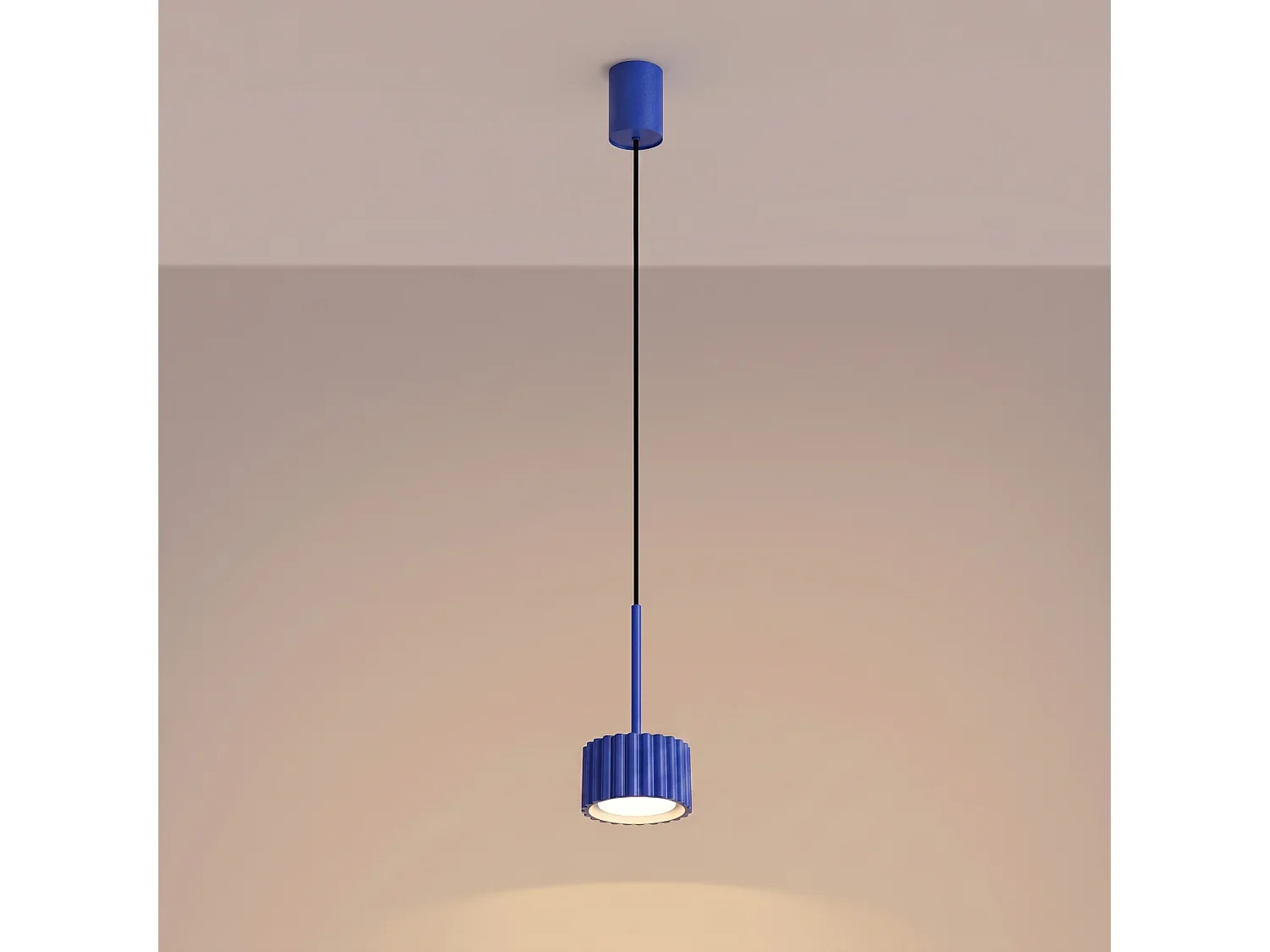 Lampe suspendue minimaliste en aluminium - 1 sources lumineuses - L.10 x H.125 cm - outremer