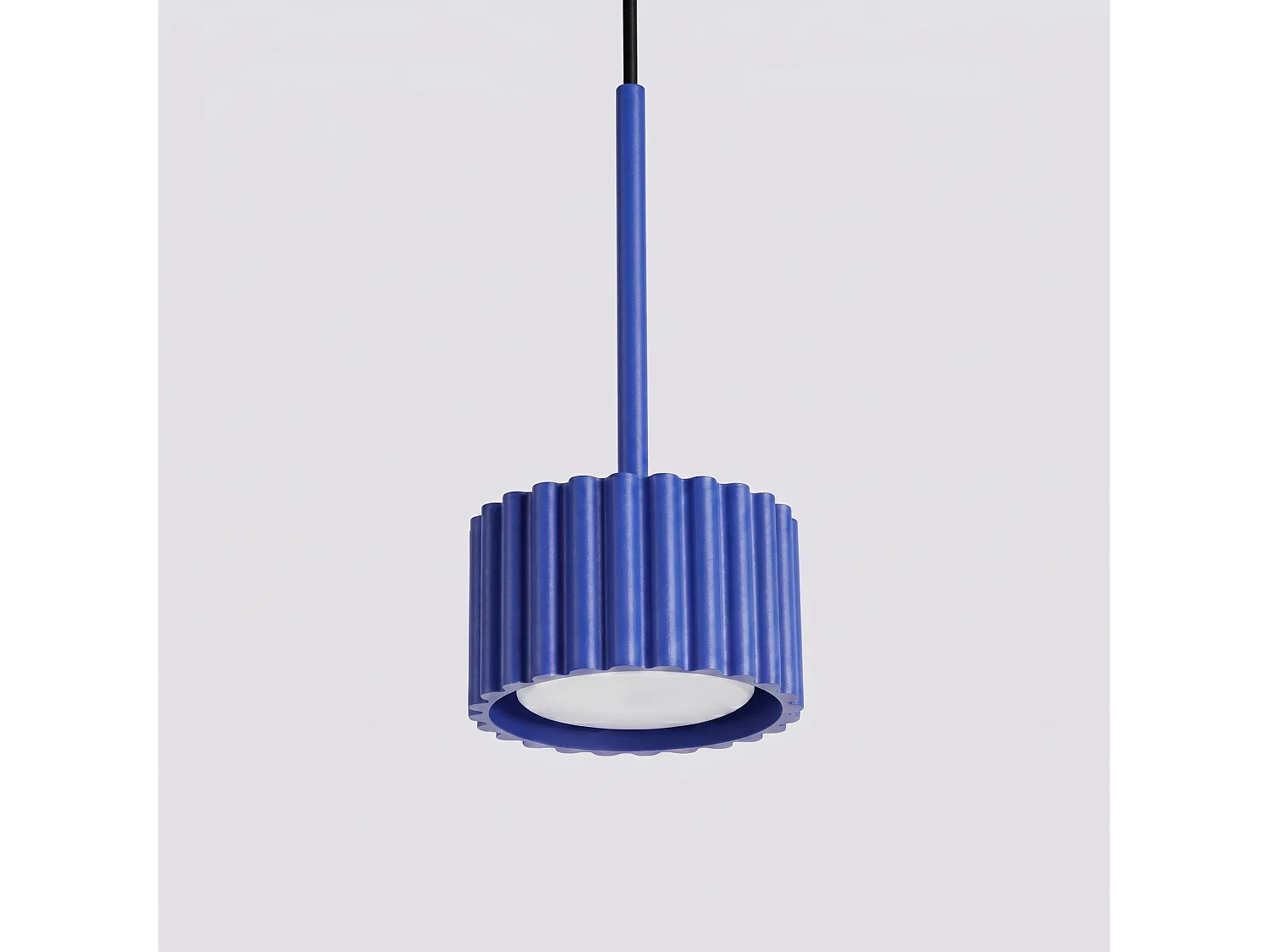 Lampe suspendue minimaliste en aluminium - 1 sources lumineuses - L.10 x H.125 cm - outremer
