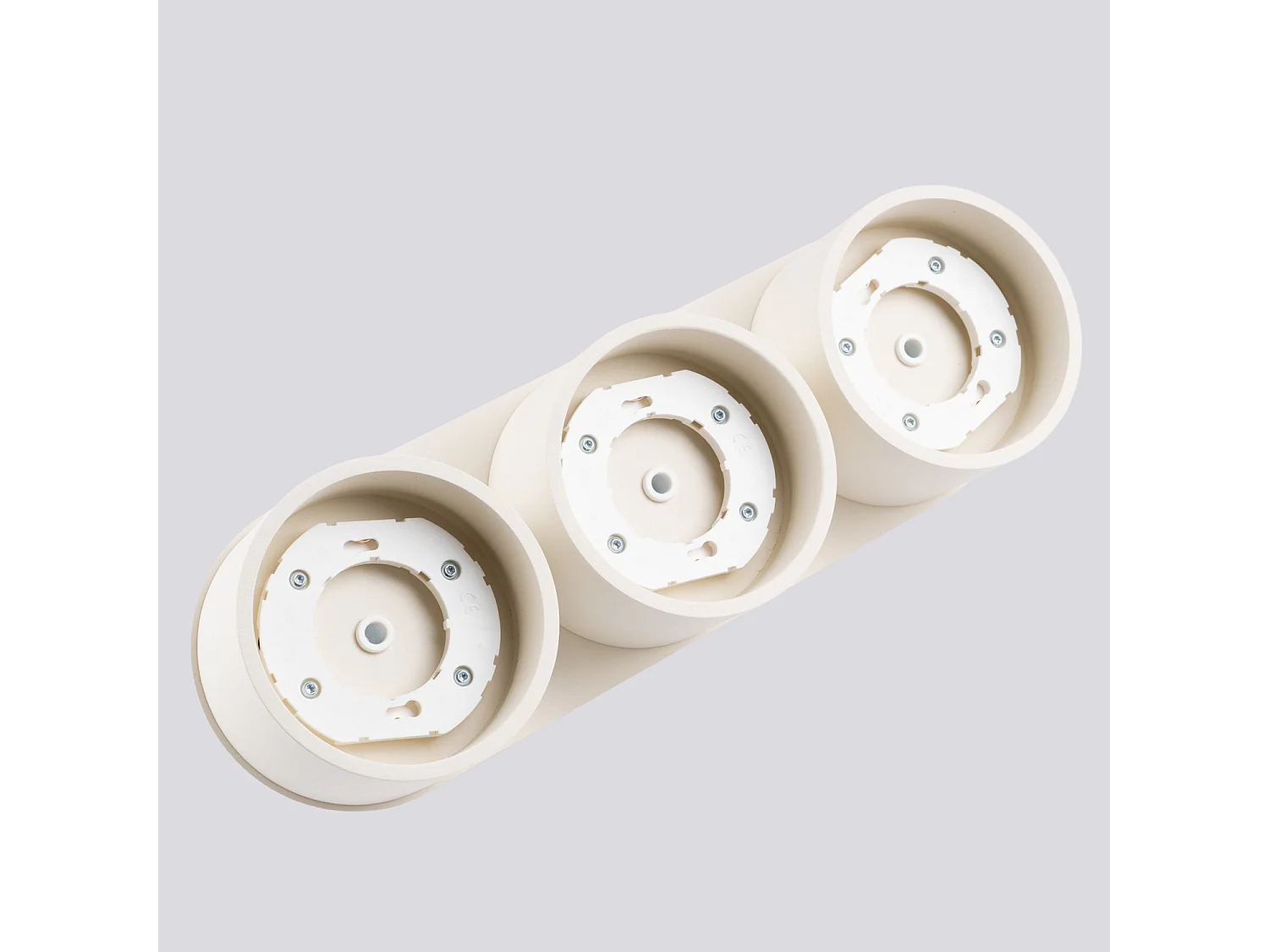 Plafonnier minimaliste en aluminium - 3 sources lumineuses - L.32,4 x H.8,2 cm - beige