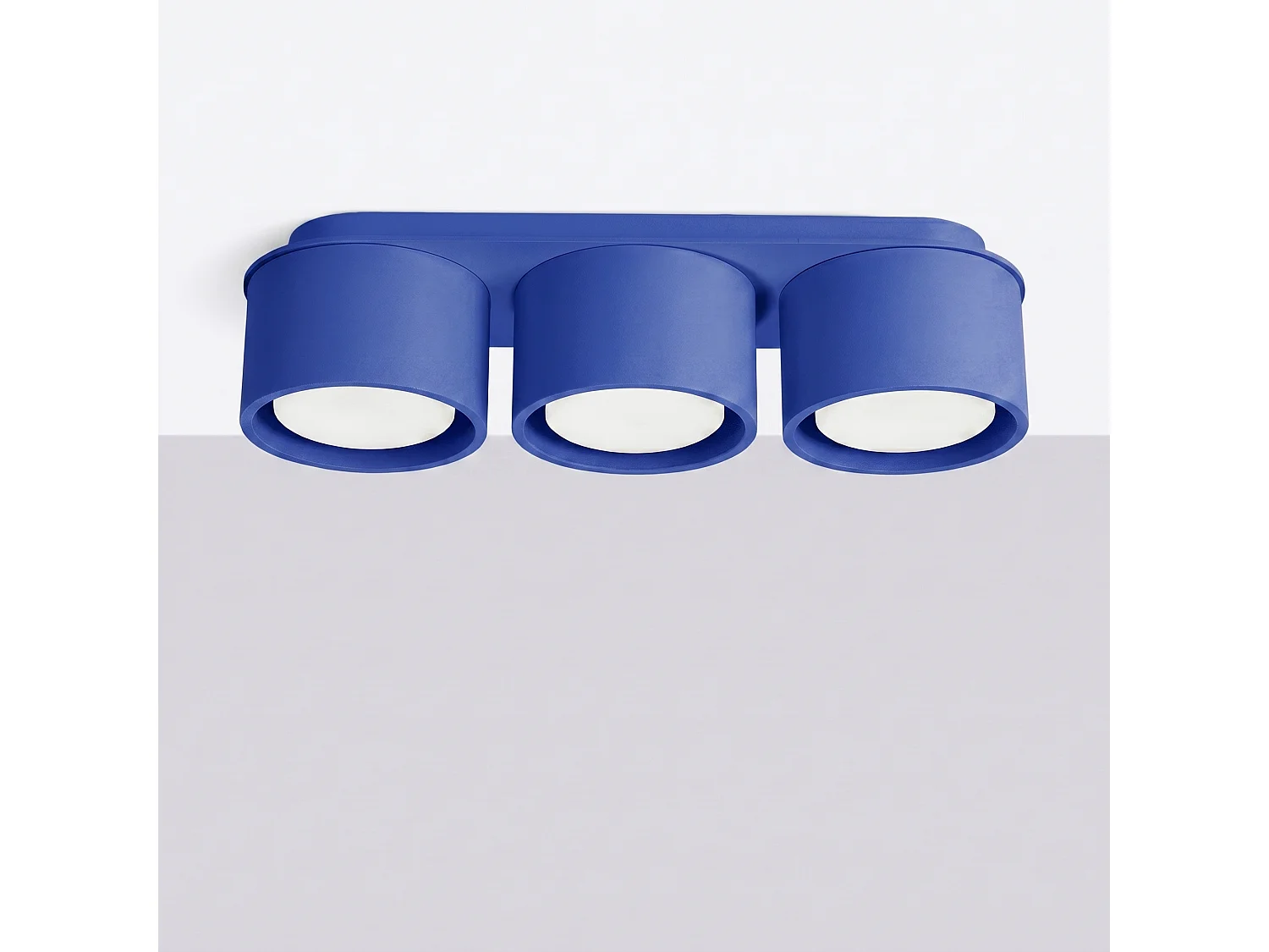 Plafonnier minimaliste en aluminium - 3 sources lumineuses - L.32,4 x H.8,2 cm - outremer
