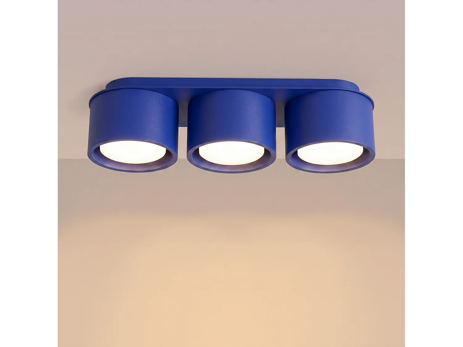 Plafonnier minimaliste en aluminium - 3 sources lumineuses - L.32,4 x H.8,2 cm - outremer