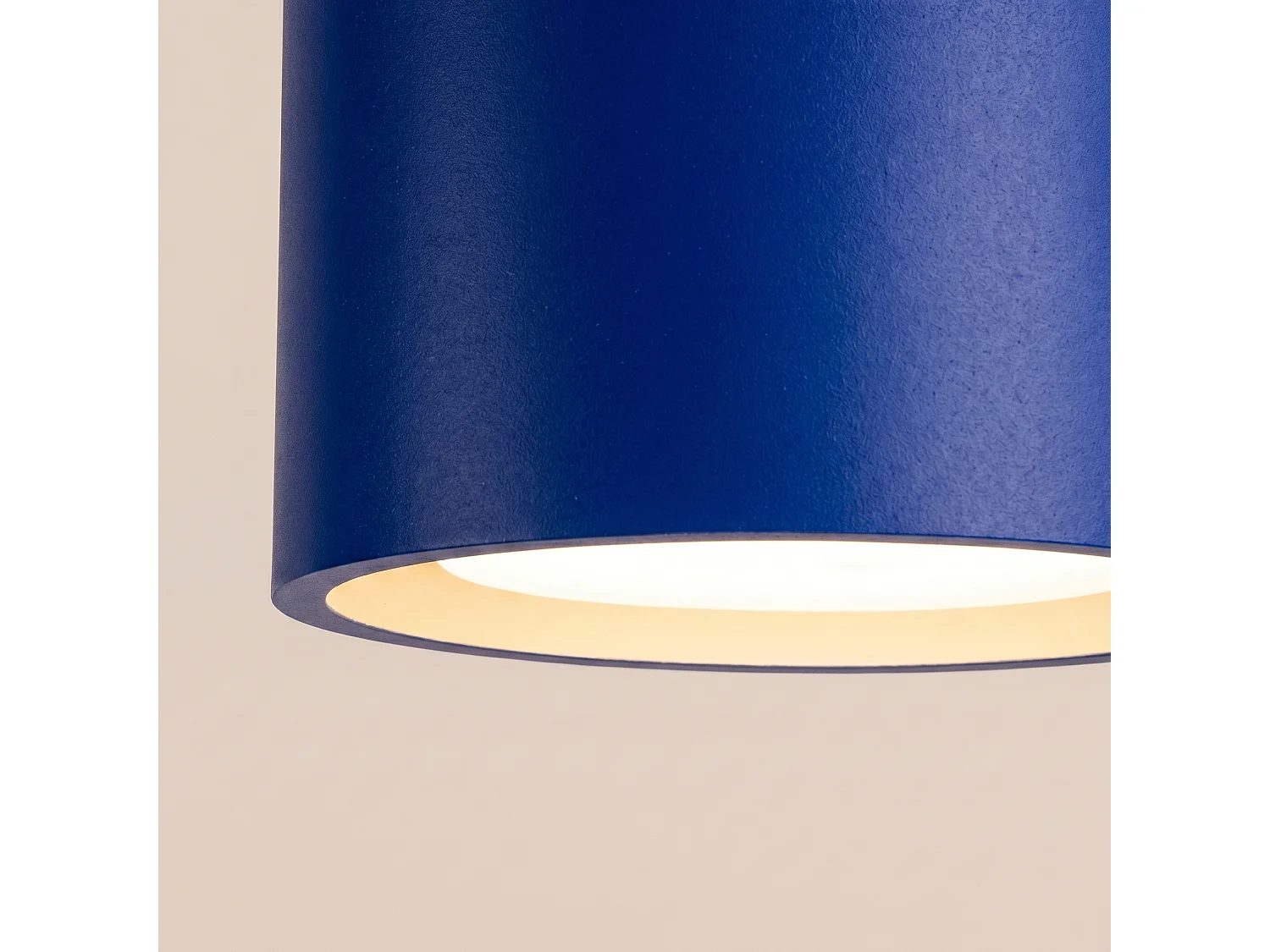 Plafonnier minimaliste en aluminium - 3 sources lumineuses - L.32,4 x H.8,2 cm - outremer