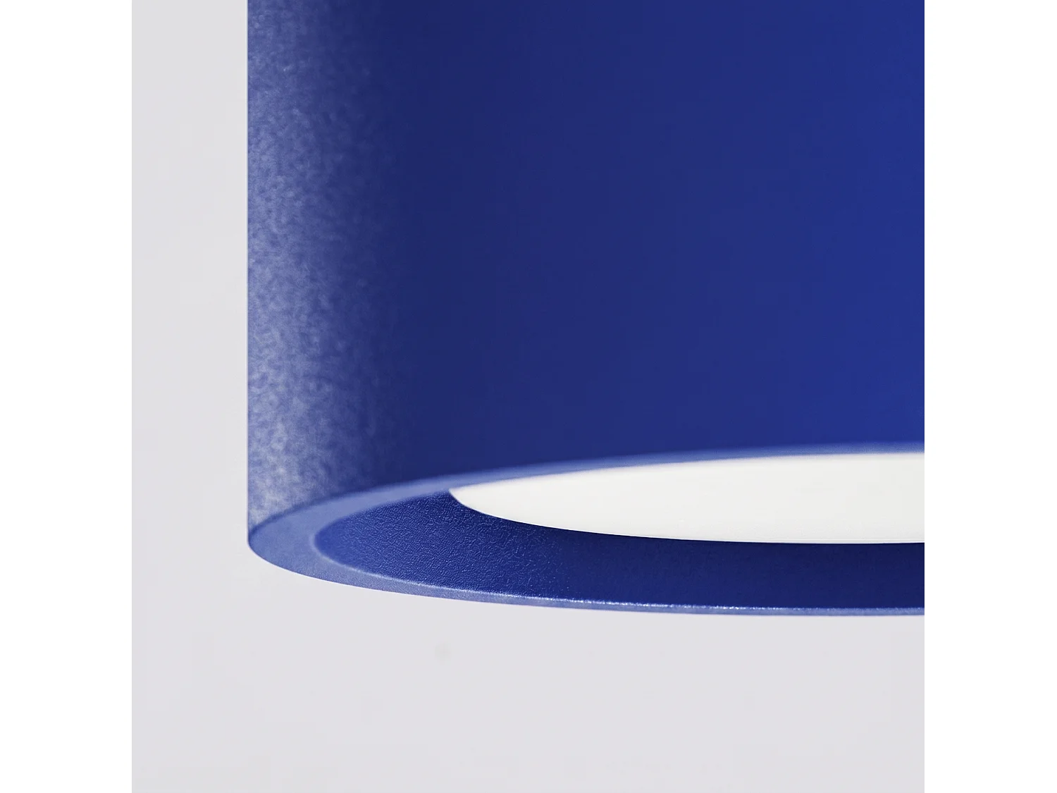 Plafonnier minimaliste en aluminium - 3 sources lumineuses - L.32,4 x H.8,2 cm - outremer