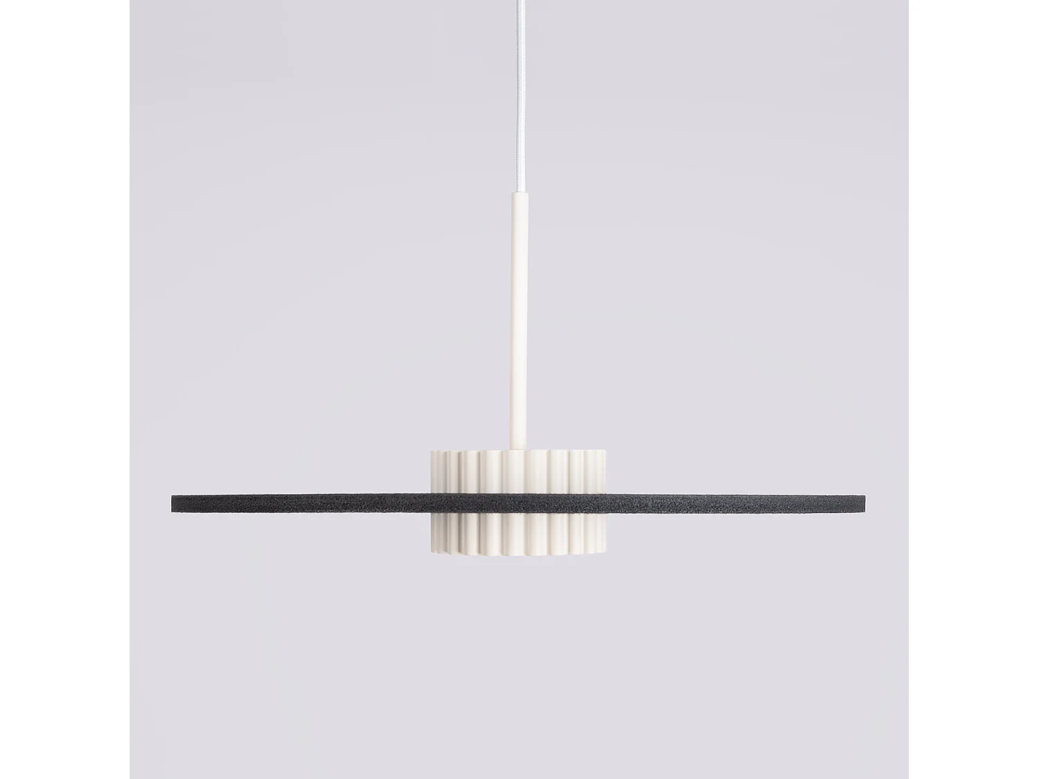Hanglampen OVO minimalistisch van  - 1 lichtbronnen - L.40 x H.125 cm - beige/zwart