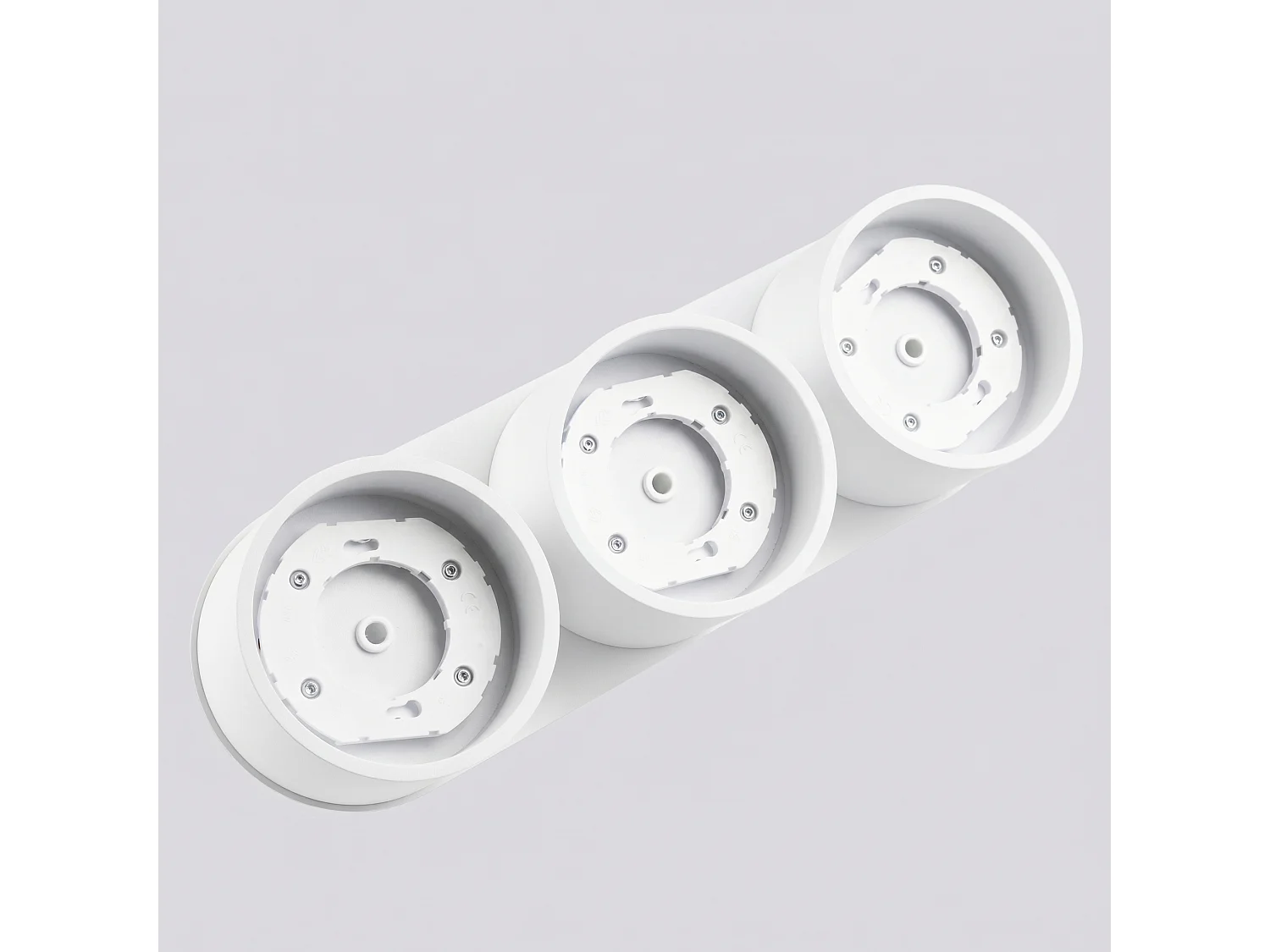 Plafonnier minimaliste en aluminium - 3 sources lumineuses - L.32,4 x H.8,2 cm - blanc