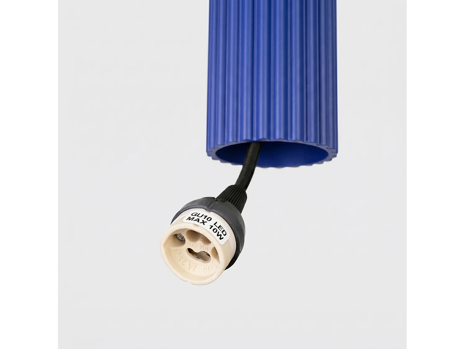 Lampe suspendue minimaliste en aluminium - 1 sources lumineuses - L.8 x H.118 cm - outremer