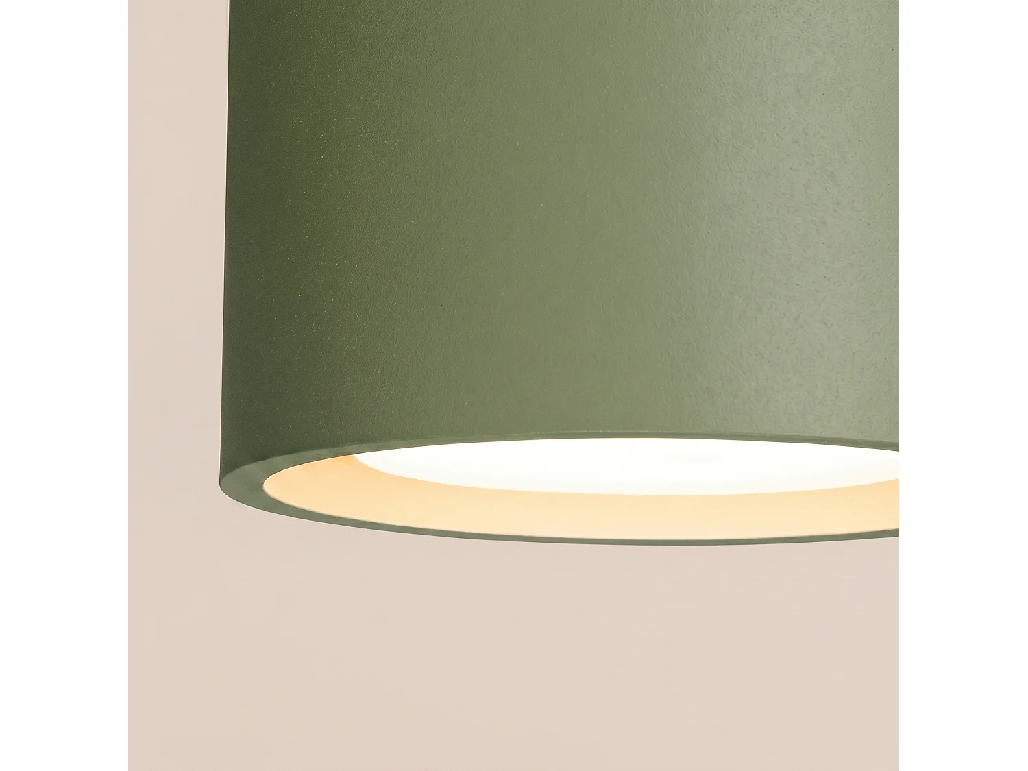 Plafonnier minimaliste en aluminium - 3 sources lumineuses - L.32,4 x H.8,2 cm - vert olive