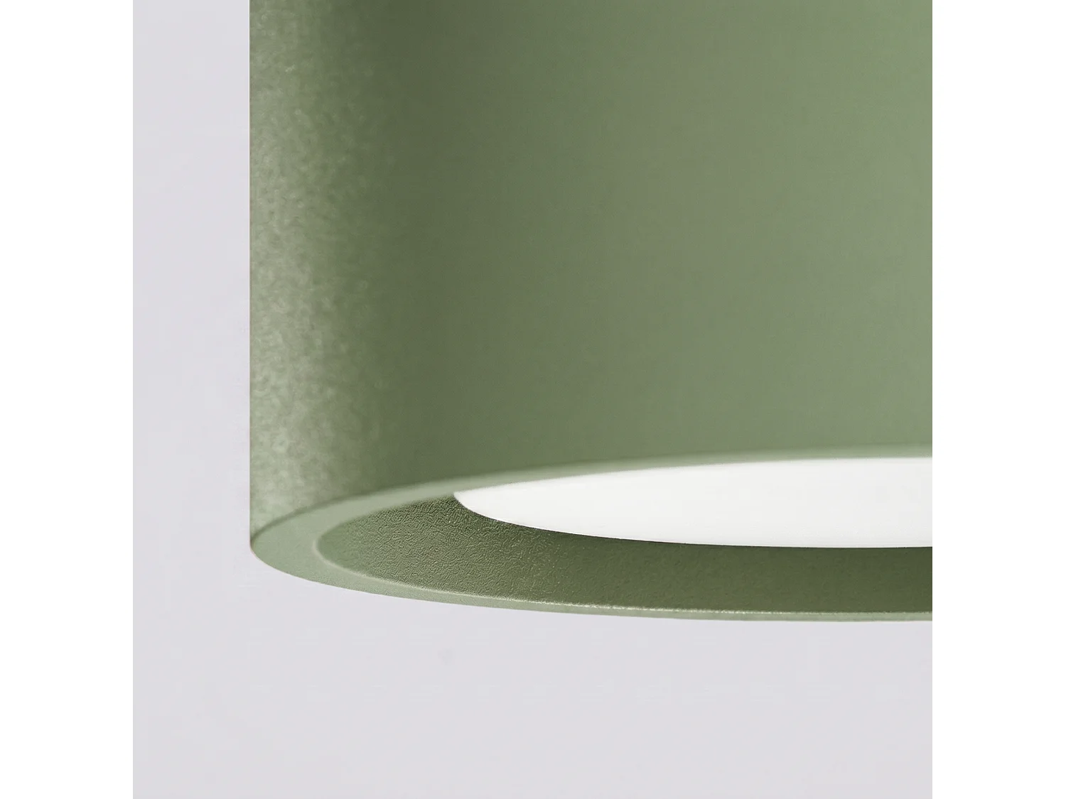 Plafonnier minimaliste en aluminium - 3 sources lumineuses - L.32,4 x H.8,2 cm - vert olive