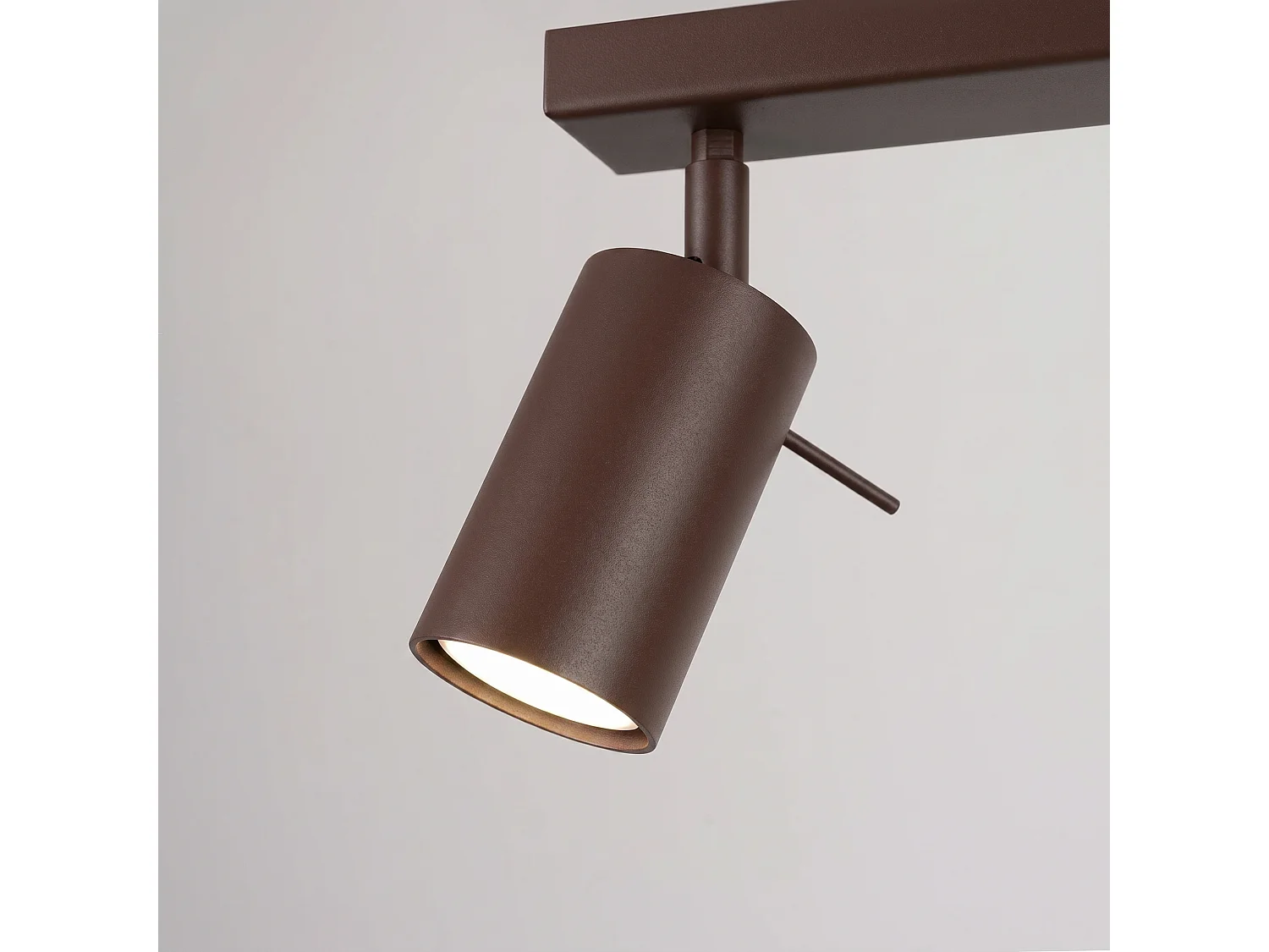 Plafonnier moderne en acier - 6 sources lumineuses - L.118 x H.16 cm - marron