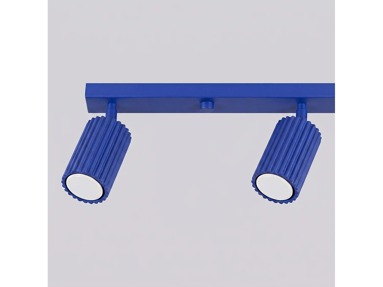 Plafonnier minimaliste en aluminium - 4 sources lumineuses - L.81 x H.16,5 cm - outremer