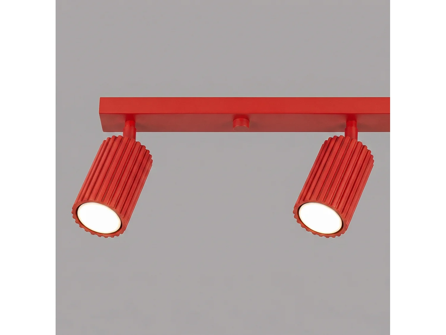 Plafonnier minimaliste en aluminium - 4 sources lumineuses - L.81 x H.16,5 cm - rouge