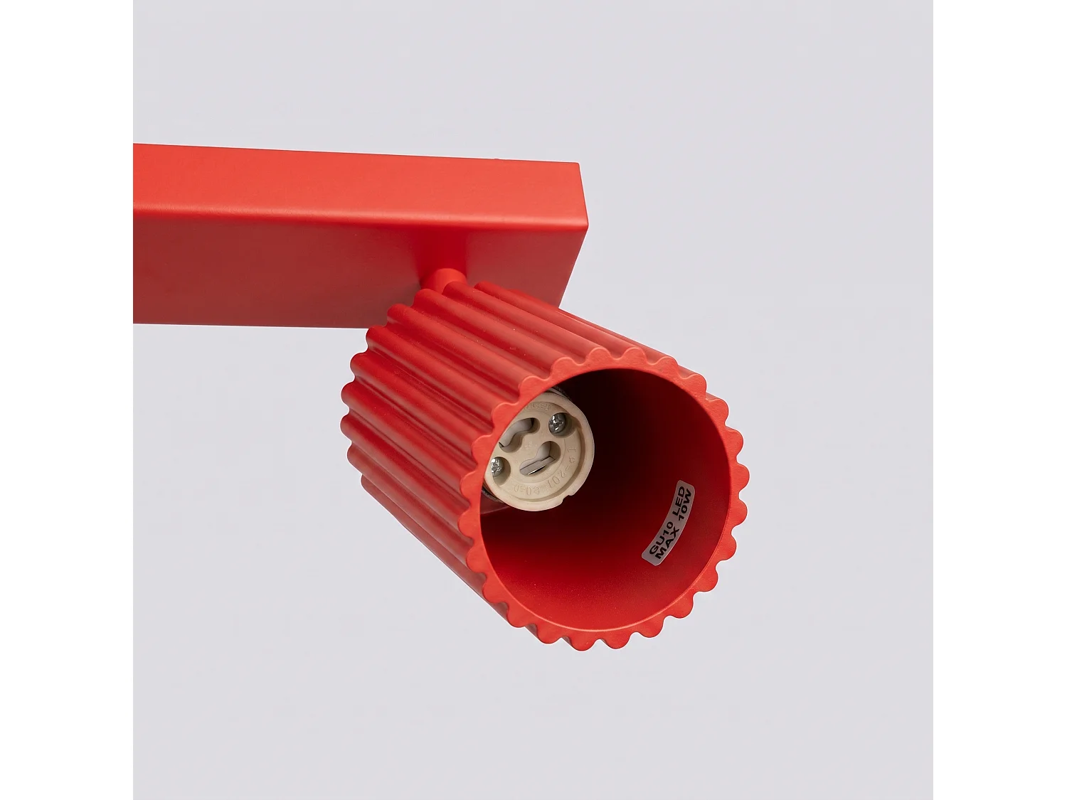 Plafonnier minimaliste en aluminium - 4 sources lumineuses - L.81 x H.16,5 cm - rouge