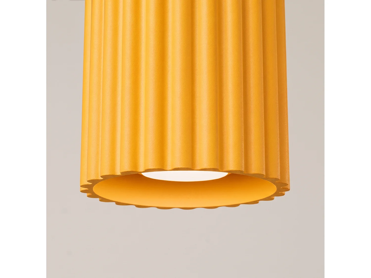 Plafonnier minimaliste en aluminium - 1 sources lumineuses - L.10 x H.10 cm - jaune