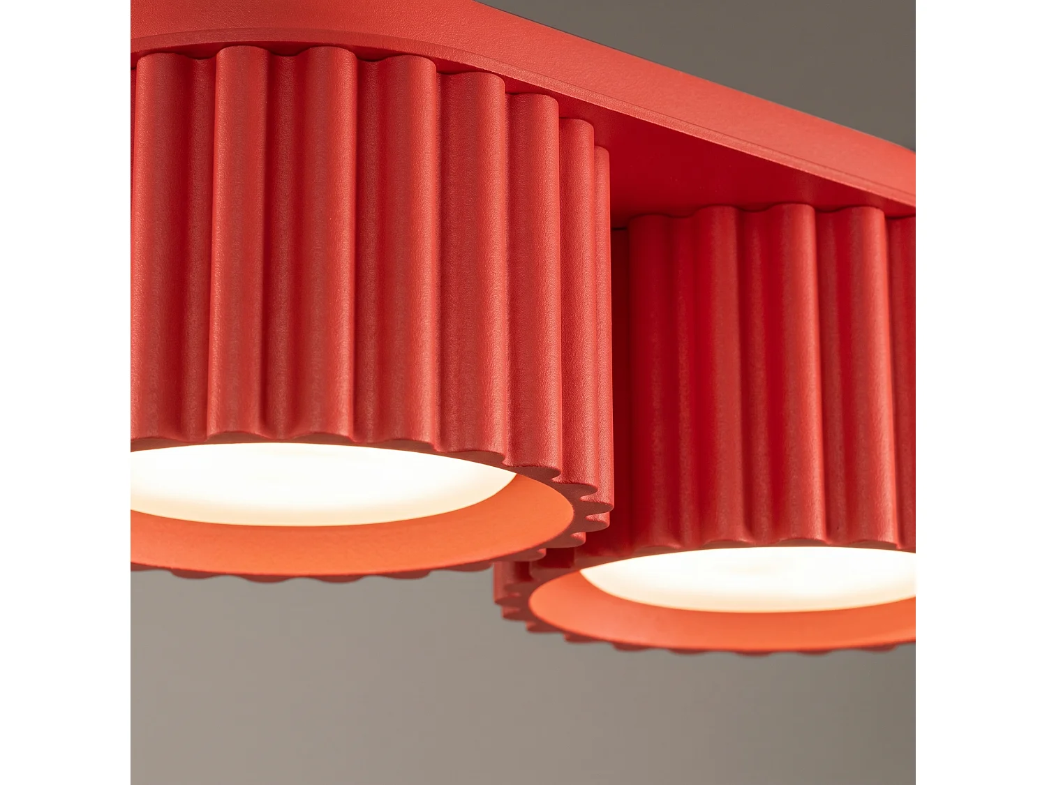 Plafonnier minimaliste en aluminium - 2 sources lumineuses - L.21 x H.8 cm - rouge