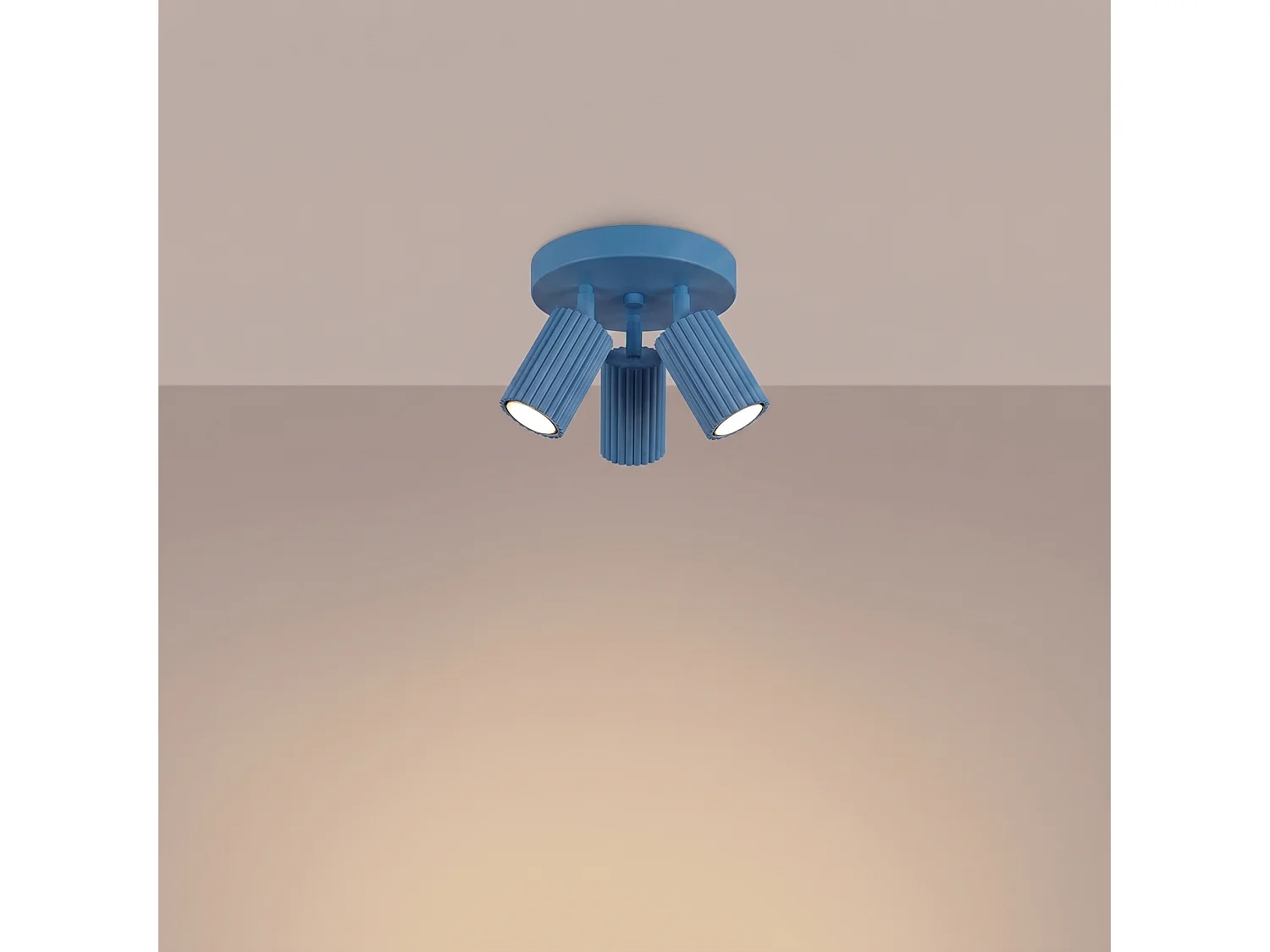 Plafonnier minimaliste en aluminium - 3 sources lumineuses - L.19,5 x H.18 cm - bleu clair