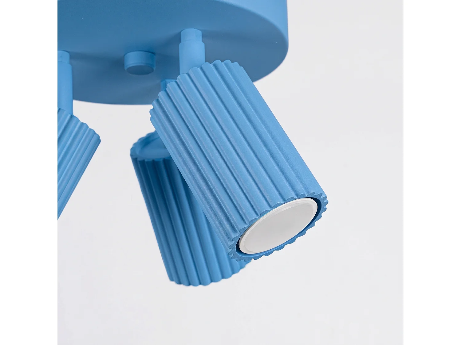 Plafonnier minimaliste en aluminium - 3 sources lumineuses - L.19,5 x H.18 cm - bleu clair