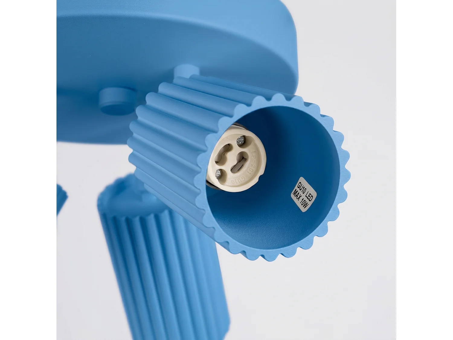 Plafonnier minimaliste en aluminium - 3 sources lumineuses - L.19,5 x H.18 cm - bleu clair