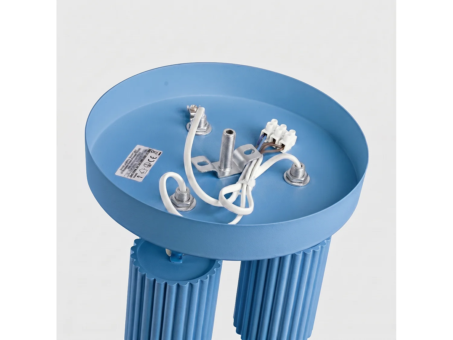 Plafonnier minimaliste en aluminium - 3 sources lumineuses - L.19,5 x H.18 cm - bleu clair