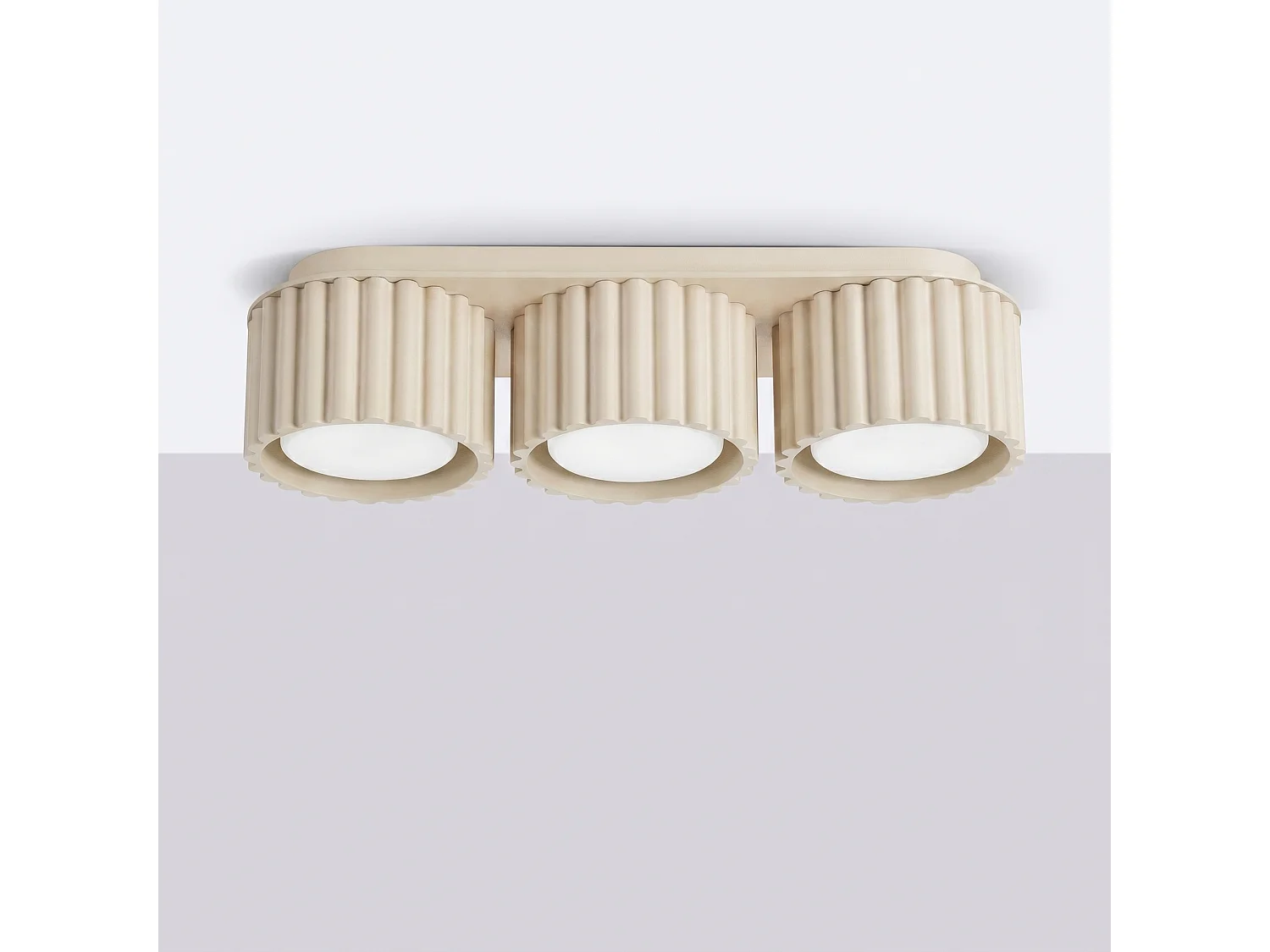 Plafonnier minimaliste en aluminium - 3 sources lumineuses - L.32,5 x H.8 cm - beige