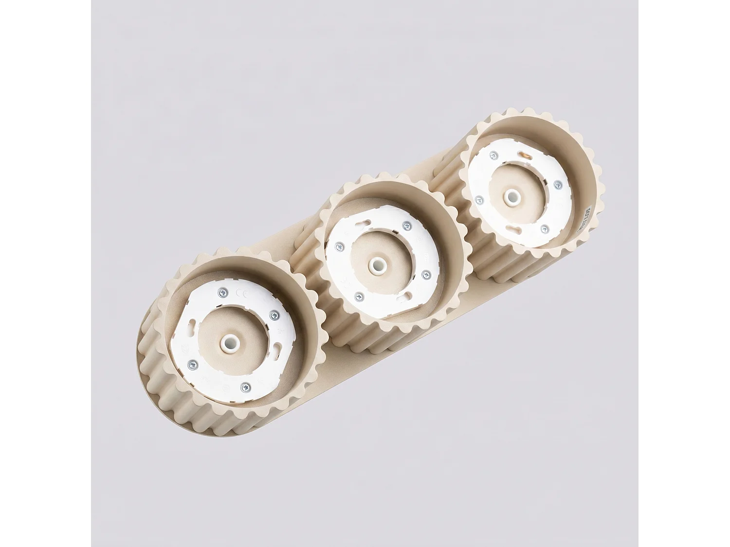 Plafonnier minimaliste en aluminium - 3 sources lumineuses - L.32,5 x H.8 cm - beige