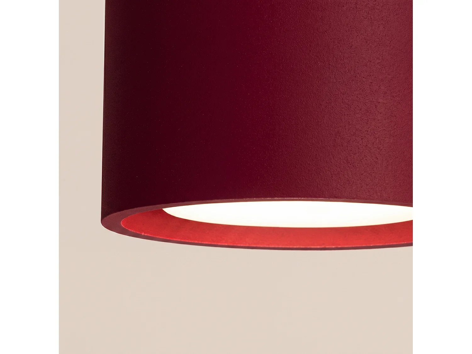 Plafonnier minimaliste en aluminium - 3 sources lumineuses - L.32,4 x H.8,2 cm - bordeaux