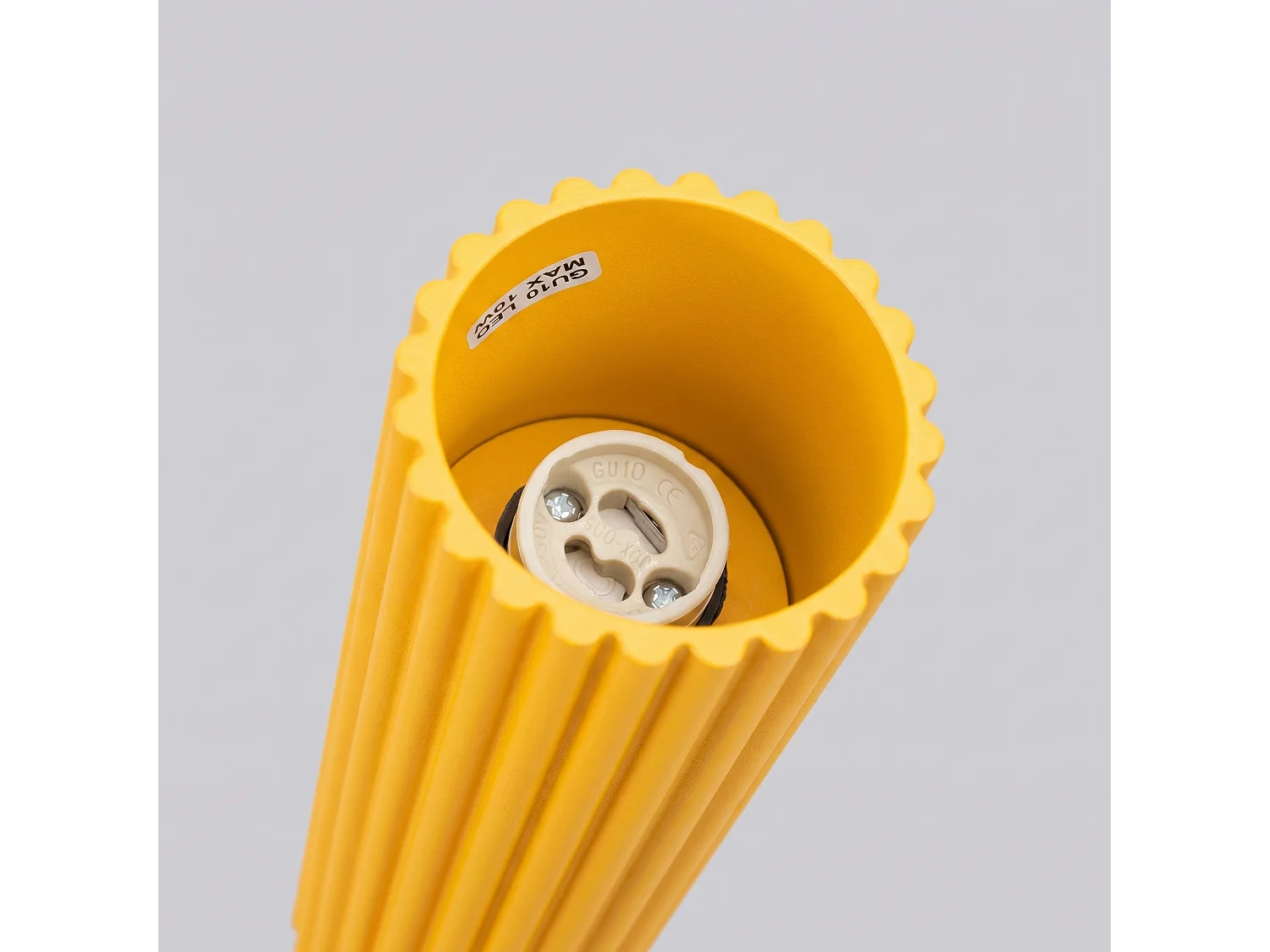 Plafonnier minimaliste en aluminium - 1 sources lumineuses - L.6,5 x H.10 cm - jaune
